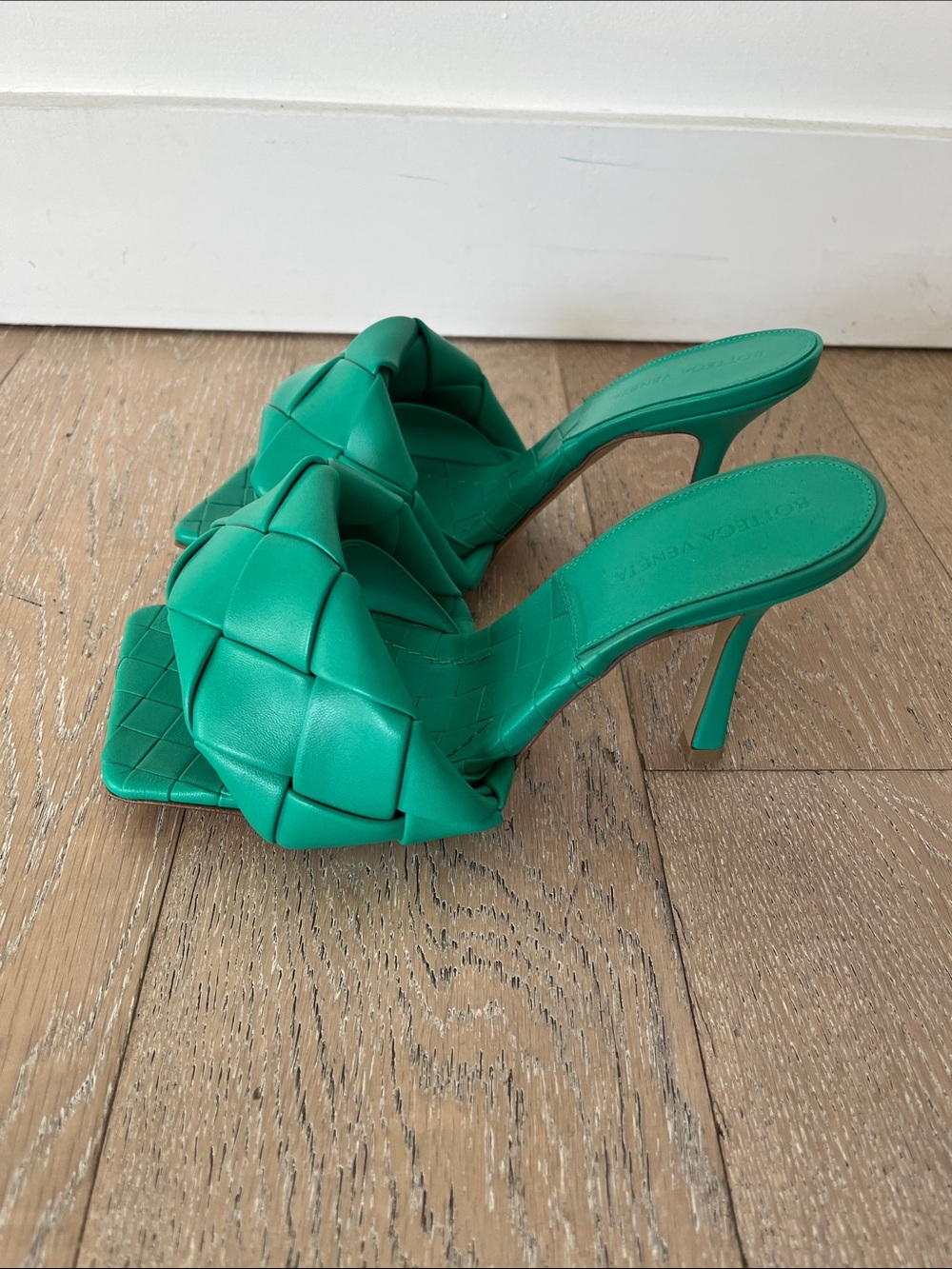 Brand NEW Bottega Veneta Emerald Green Intrecciato Slide Heels